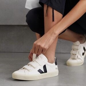 Veja Women's White and Black Sneakers 40/9
